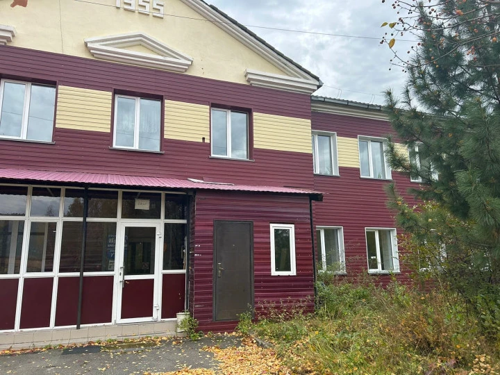 Продается здание (общежитие на 48 мест), Республика Хакасия, г. Саяногорск, пгт. Майна, Административная площадь, стр. 4